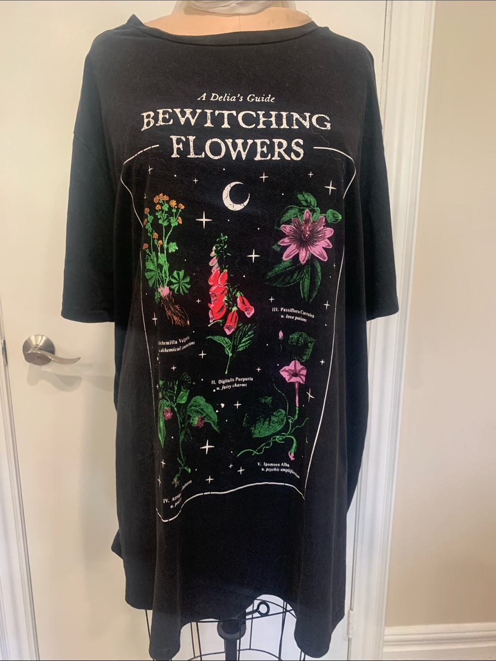 Bewitching Flowers Graphic Black Women's Jersey Top